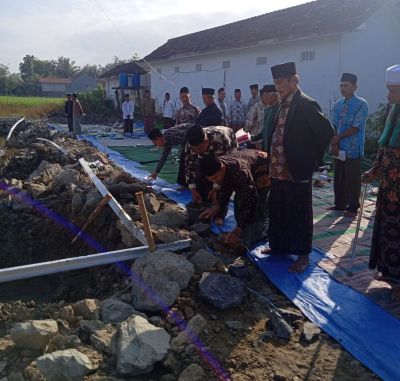 Peletakan Batu Pertama Balai Pertemuan Warga
